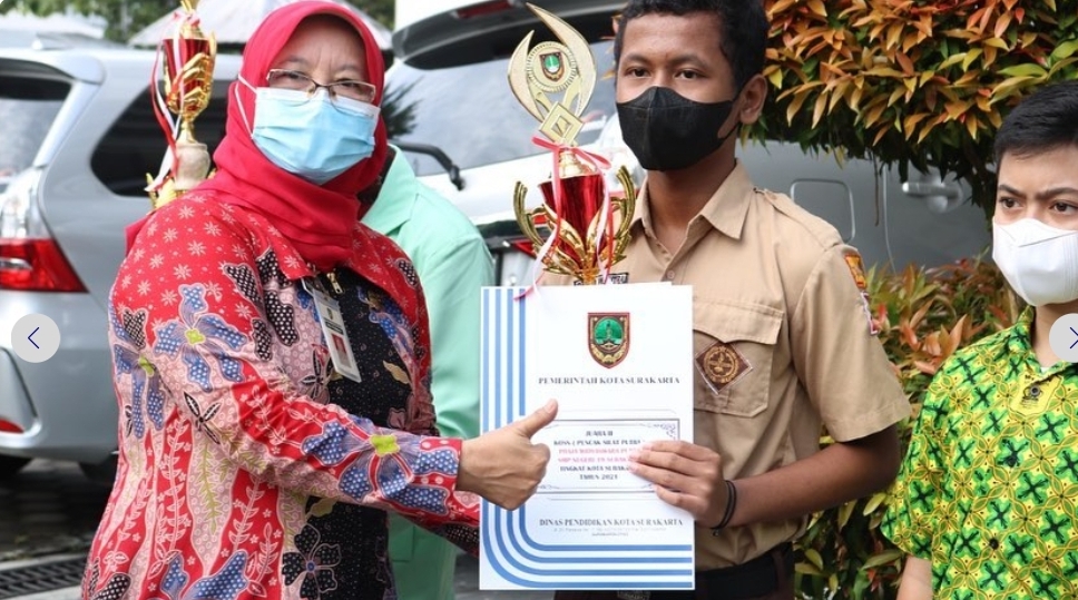 Penyerahan Piala