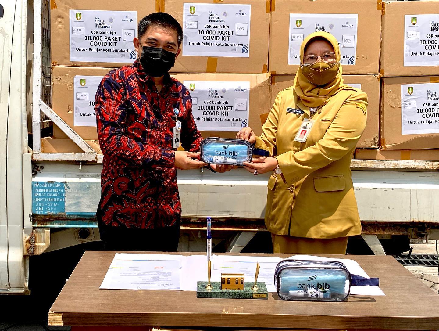 Serah terima bantuan 10.000 paket Covid Kit dari CSR bank BJB