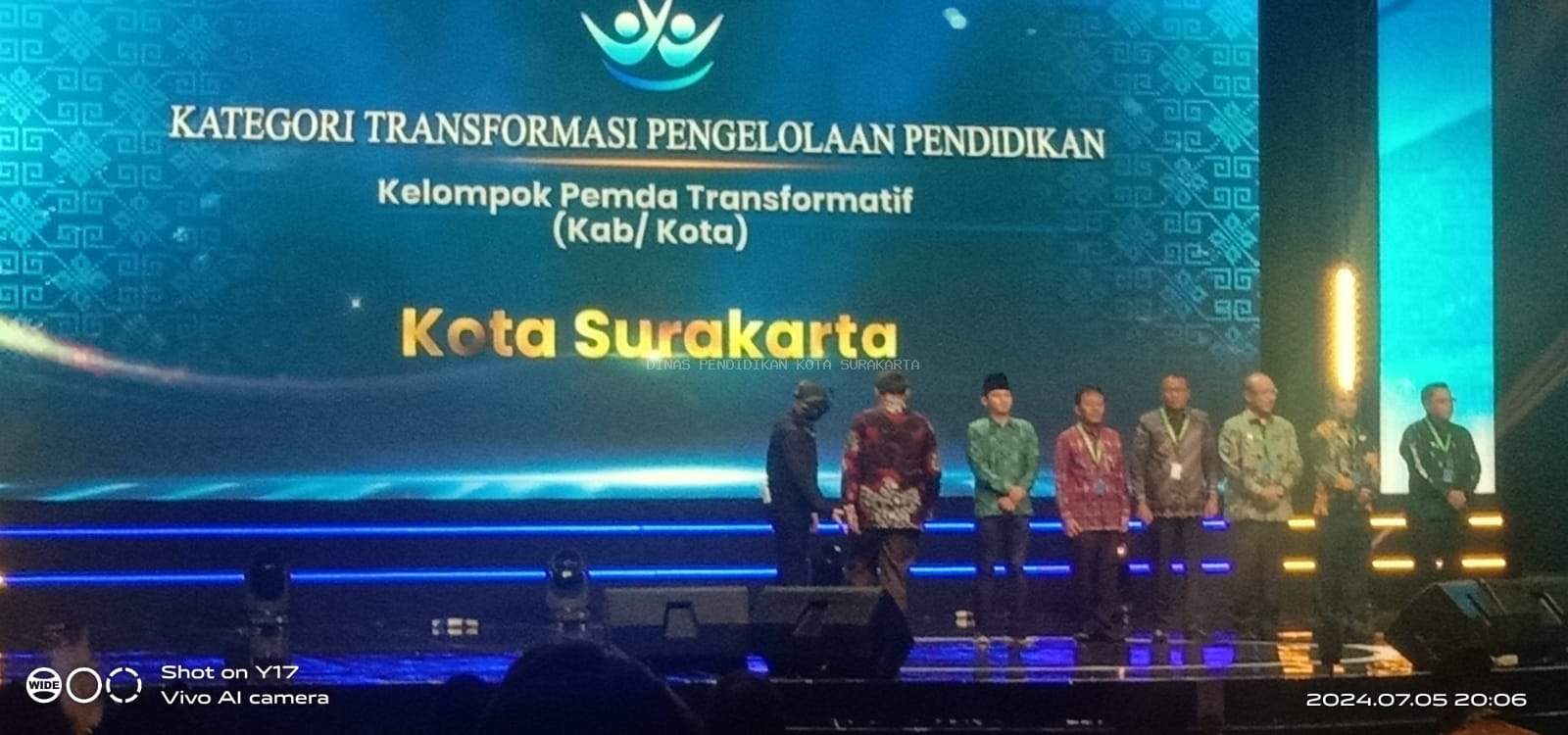 PEMKOT SURAKARTA PEROLEH PENGHARGAAN PENGELOLAAN PENDIDIKAN DIANGGAP TRANSFORMATIF