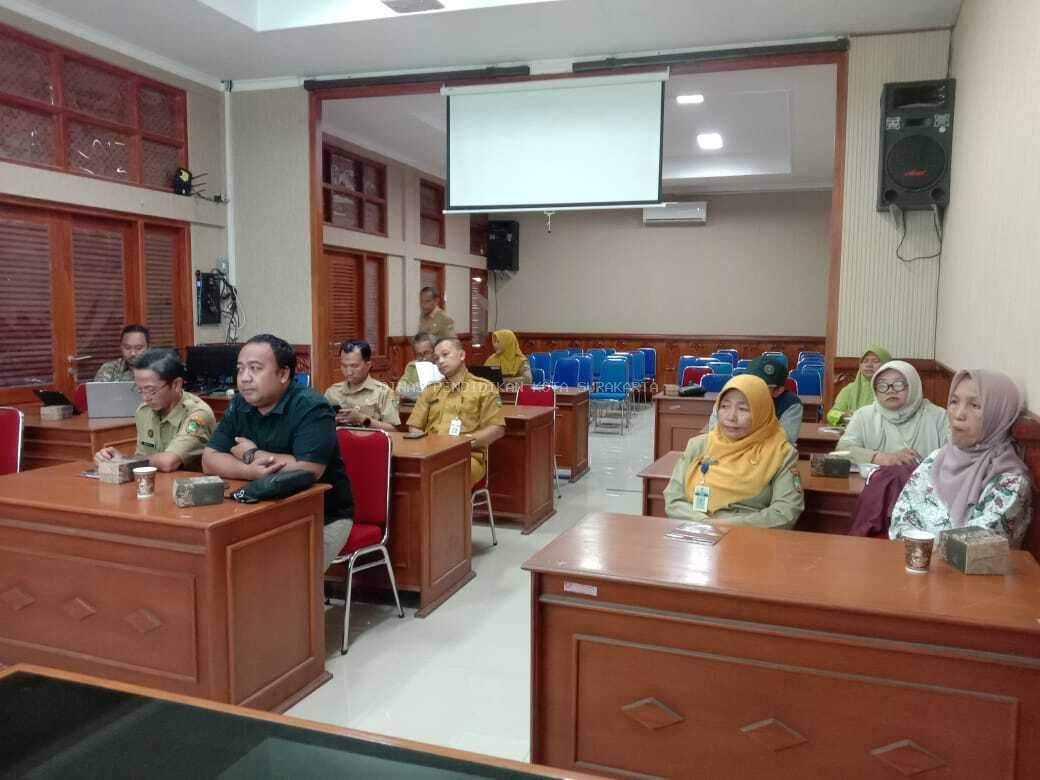 Rapat Koordinasi Tim Survei Perizinan Pendidikan Dinas Pendidikan Kota Surakarta