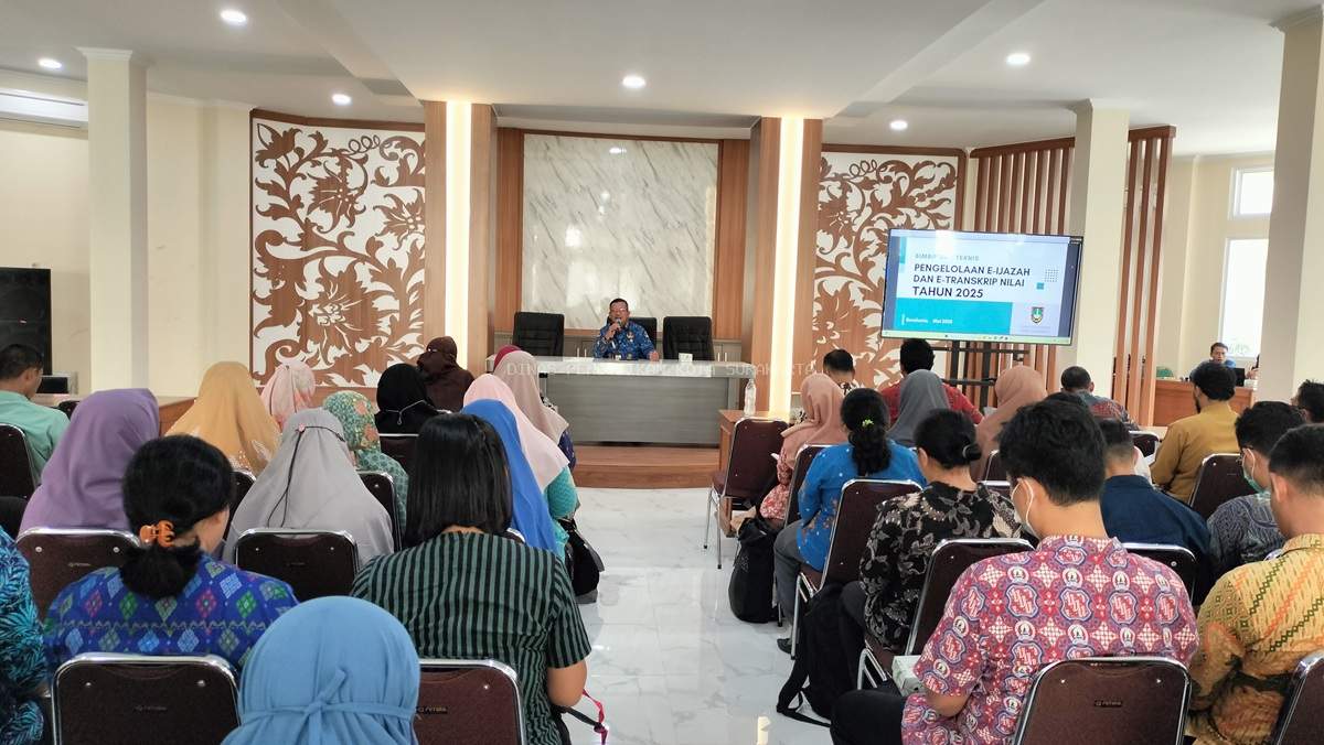 Bimbingan Teknis e-Ijazah SD Tahun 2025: Dinas Pendidikan Kota Surakarta Memberikan Bimbingan Teknis Operator Sekolah Hadapi Transformasi Digital