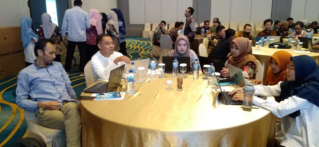 Bimbingan Teknis Digitalisasi Pembelajaran untuk Guru MIPA Solo oleh Kemendikdasmen
